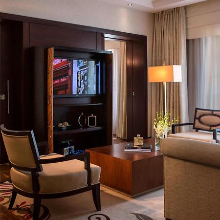 Renaissance Cairo Mirage City Hotel Kültér fotó A suite at the Taj Mahal Palace, Mumbai