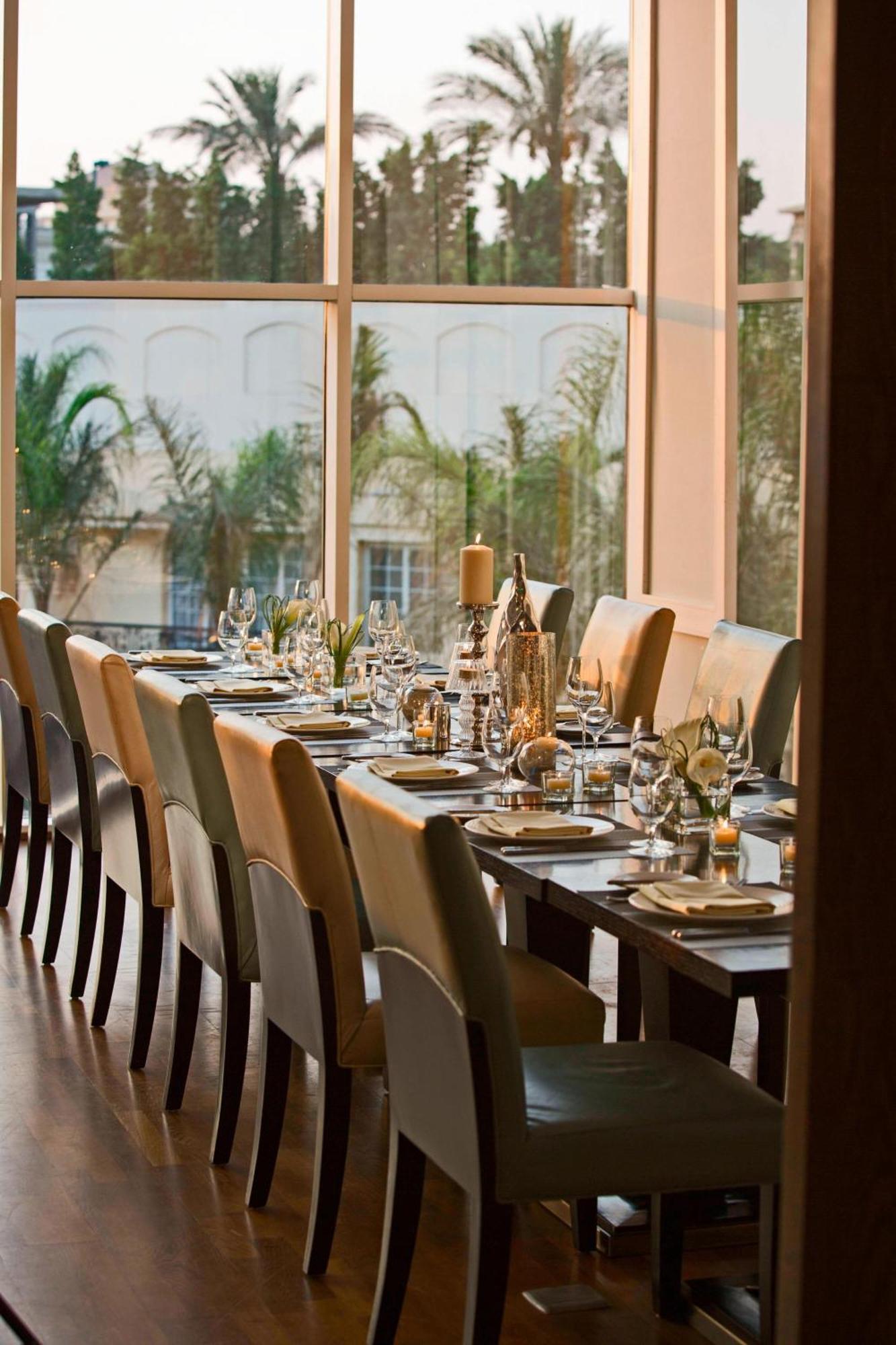 Renaissance Cairo Mirage City Hotel Kültér fotó The private dining room at the restaurant