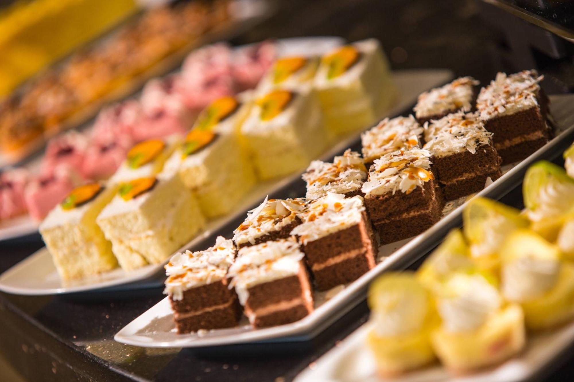 Renaissance Cairo Mirage City Hotel Kültér fotó Petit fours