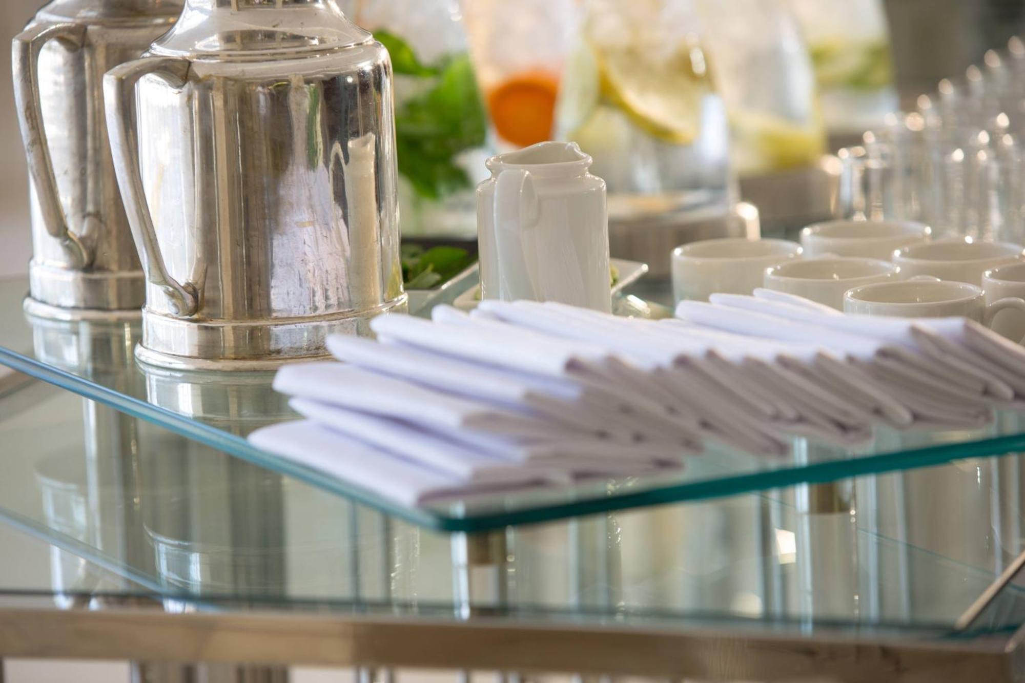 Renaissance Cairo Mirage City Hotel Kültér fotó Napkins at a buffet